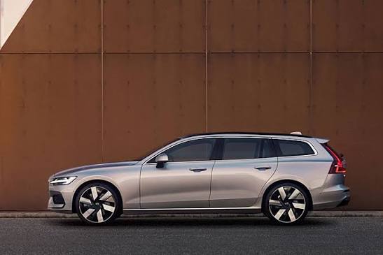 VOLVO V60 2022